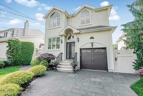 203 Vineland Avenue, Staten Island, NY 10312