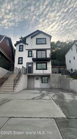 810 Van Duzer Street, Staten Island, NY 10304