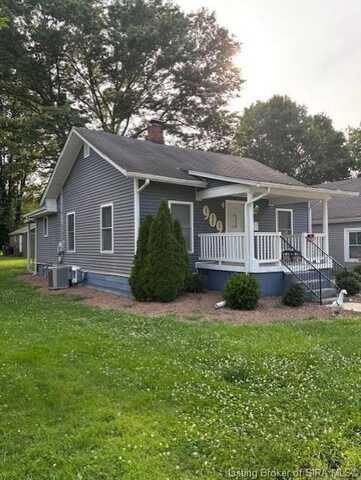 909 N McKinley Avenue, Clarksville, IN 47129