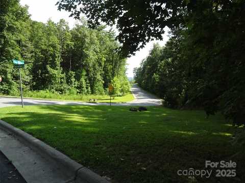 1335 Prince William Drive NE, Lenoir, NC 28645