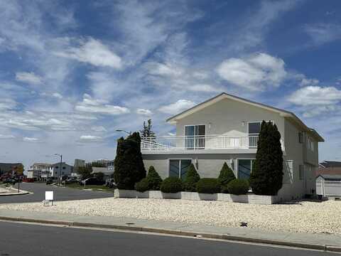5205 Ocean Dr S, Brigantine, NJ 08203