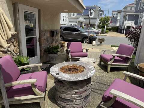 22 S Hillside Ave, Ventnor City, NJ 08406