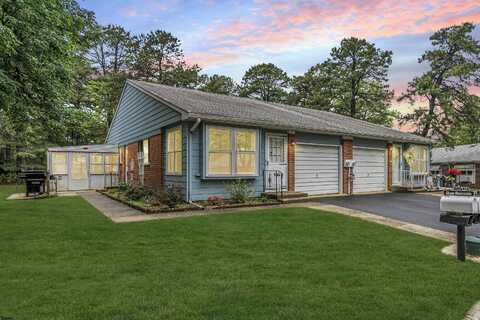 11 Lexington Dr, Manchester Township, NJ 08759