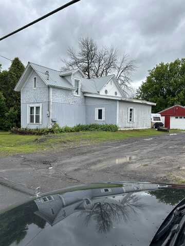 15 East Hatfield, Massena, NY 13662