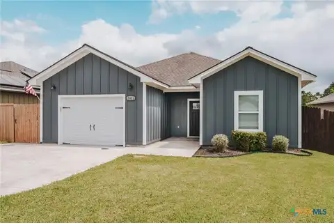 3611 Hanselman Road, Victoria, TX 77901