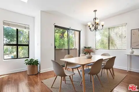 5322 Colodny Dr, Agoura Hills, CA 91301