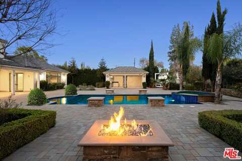 23334 Ostronic Dr, Woodland Hills, CA 91367