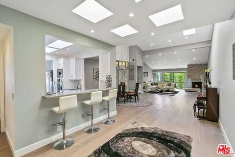 1520 S BEVERLY GLEN BLVD, LOS ANGELES, CA 90024
