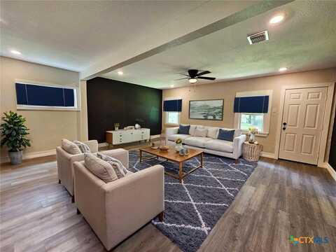 958 E Humphreys Street, Seguin, TX 78155