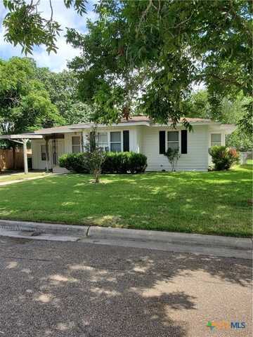1802 E Poplar Avenue, Victoria, TX 77901