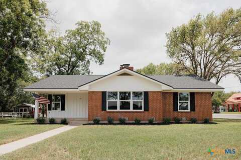 801 E Morgan Avenue, Cuero, TX 77954