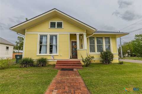225 W Humphreys Street, Seguin, TX 78155