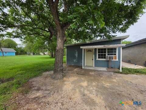 702 San Antonio Avenue, Seguin, TX 78155