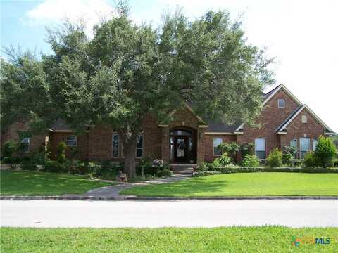 101 Laurel Oak Circle, Cuero, TX 77954