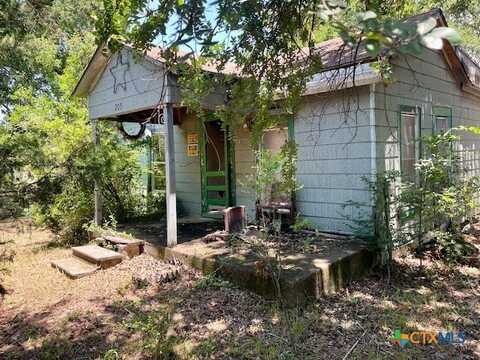 205 S Columbus Avenue, Cameron, TX 76520