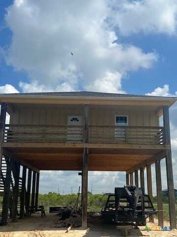 408 W Royal Oak Lane, Rockport, TX 78382