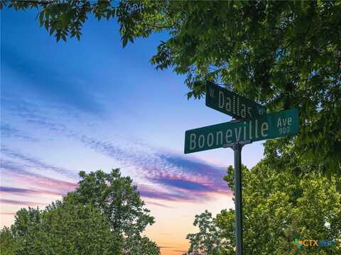922 Booneville Avenue, New Braunfels, TX 78130