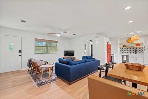 512 W Pecan Drive, Johnson City, TX 78636