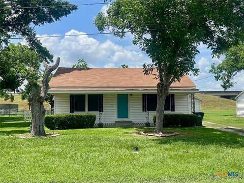210 Sample Street, Edna, TX 77957