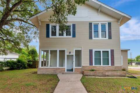 214 Hubbard Street, Yoakum, TX 77995