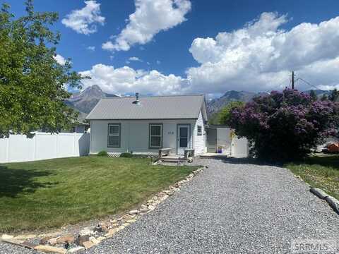 510 Spruce Street, Mackay, ID 83251
