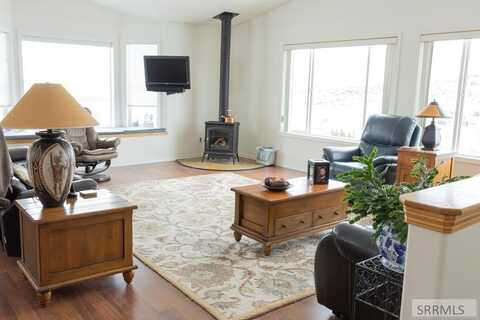 1027 E Butte Road, Menan, ID 83434