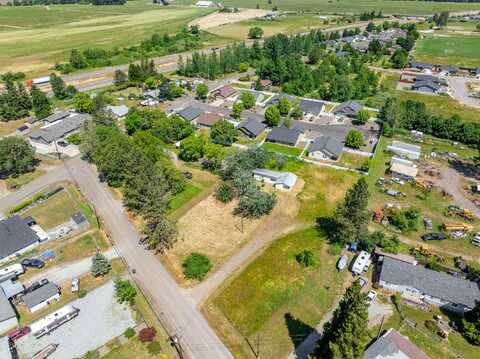 207 Henry Street, Myrtle Creek, OR 97457