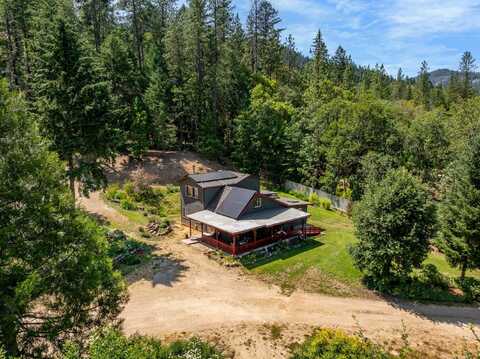 1905 W Evans Creek Road, Rogue River, OR 97537