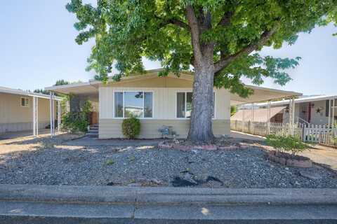 965 Roguelea Lane, Grants Pass, OR 97526