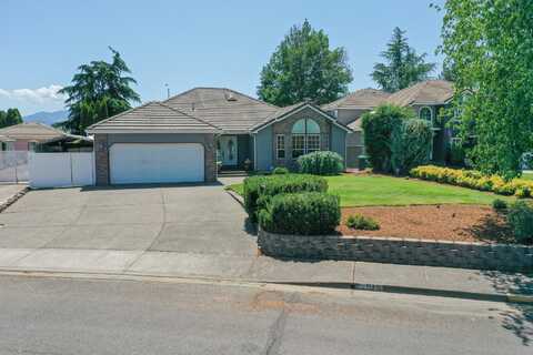 915 Amanda Way, Central Point, OR 97502