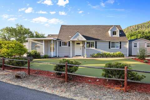 284 N 1st Avenue, Gold Hill, OR 97525