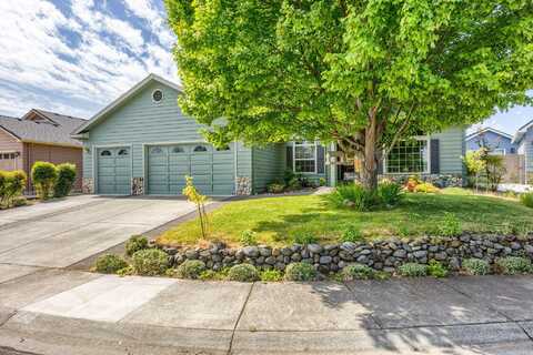 673 Mountain Avenue, Central Point, OR 97502