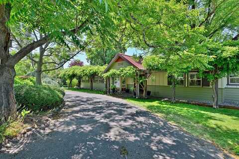 2232 Dellwood Avenue, Medford, OR 97504
