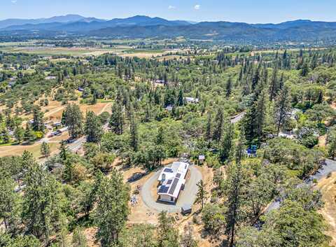2555 Old Military Road, Central Point, OR 97502