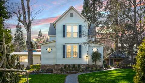4533 Old Stage Road, Central Point, OR 97502