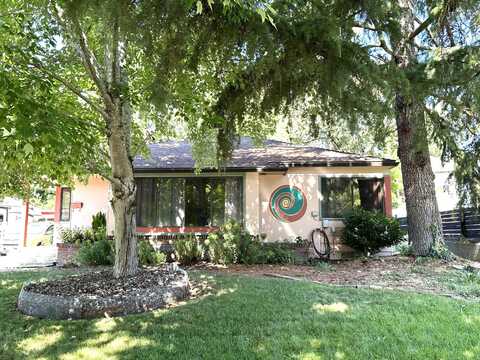 24 S Keene Way Drive, Medford, OR 97504