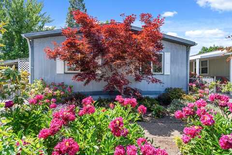 3600 Avenue G, White City, OR 97503