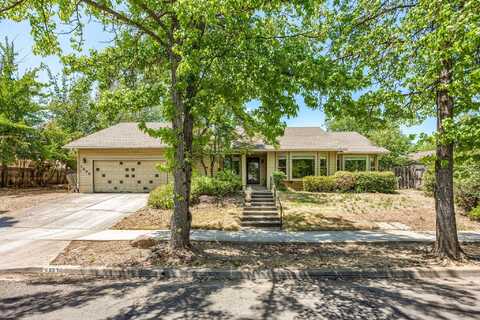 1236 La Loma Drive, Medford, OR 97504