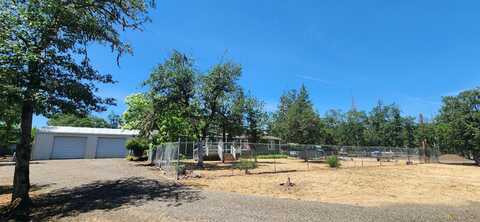 685 Rogue Air Drive, Shady Cove, OR 97539