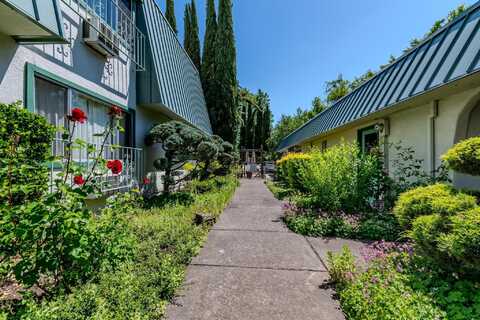 349 W Pine Street, Central Point, OR 97502
