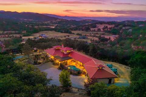 5297 Dark Hollow Road, Medford, OR 97501