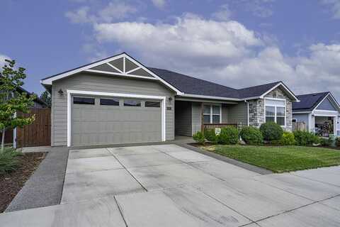 2645 Farmington Avenue, Medford, OR 97504