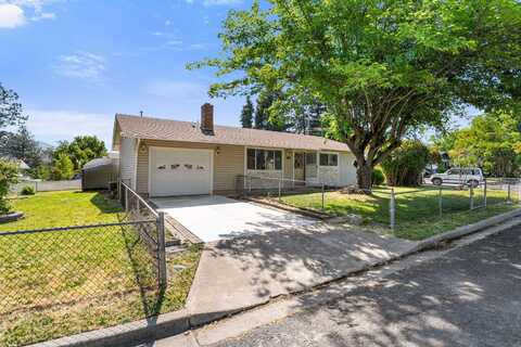 107 N 4th Street, Talent, OR 97540