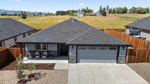 694 Nottingham Terrace, Eagle Point, OR 97524