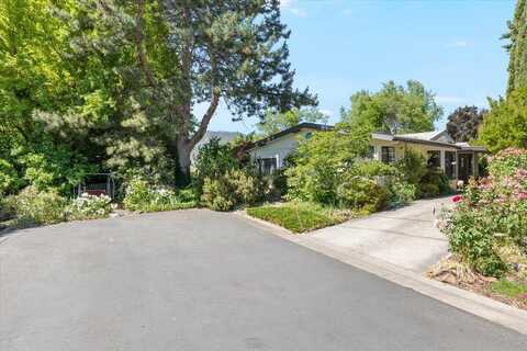 4624 S Pacific Highway, Phoenix, OR 97535