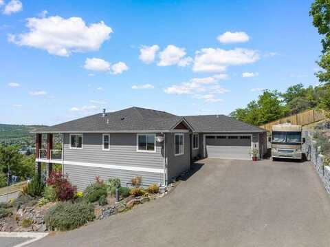 272 Cambridge Terrace, Eagle Point, OR 97524