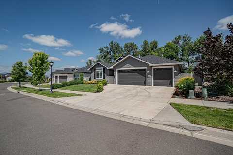 3857 Arizona Drive, Medford, OR 97504