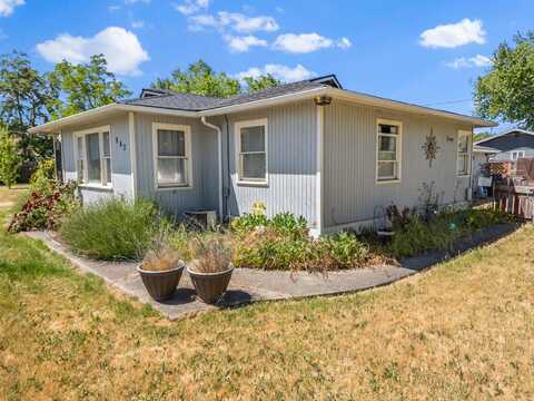 943 N Ross Lane, Medford, OR 97501