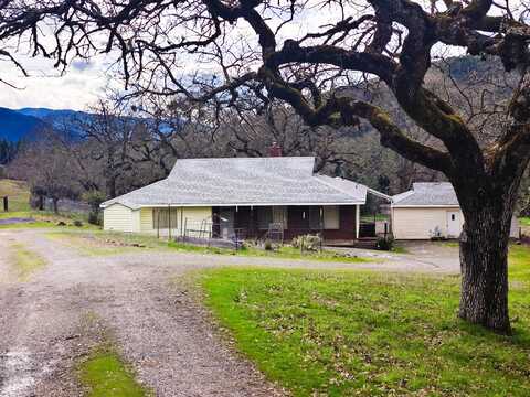 2872 Wards Creek Road, Rogue River, OR 97537