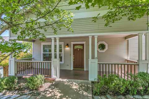 380 Hemlock Lane, Ashland, OR 97520